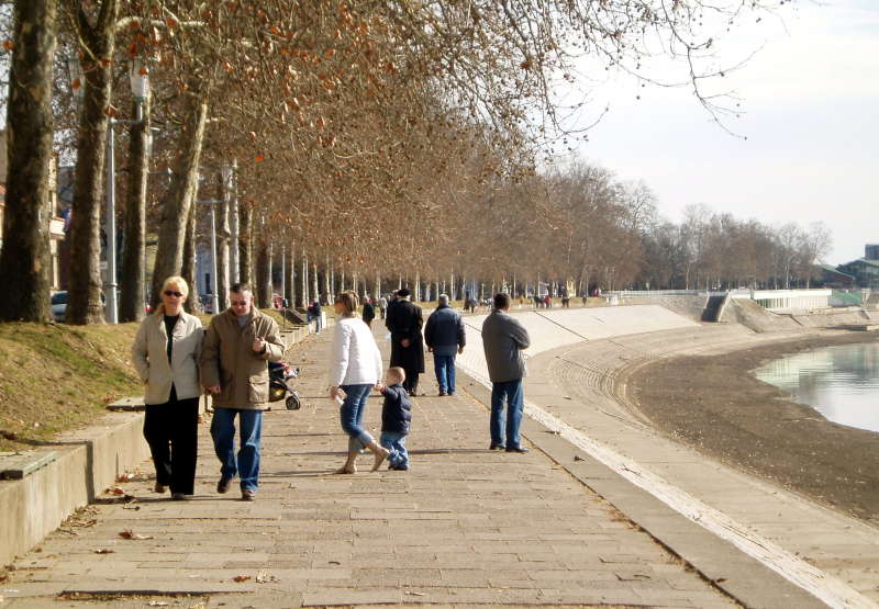 Slavonski Brod - �etali�te kraj Save